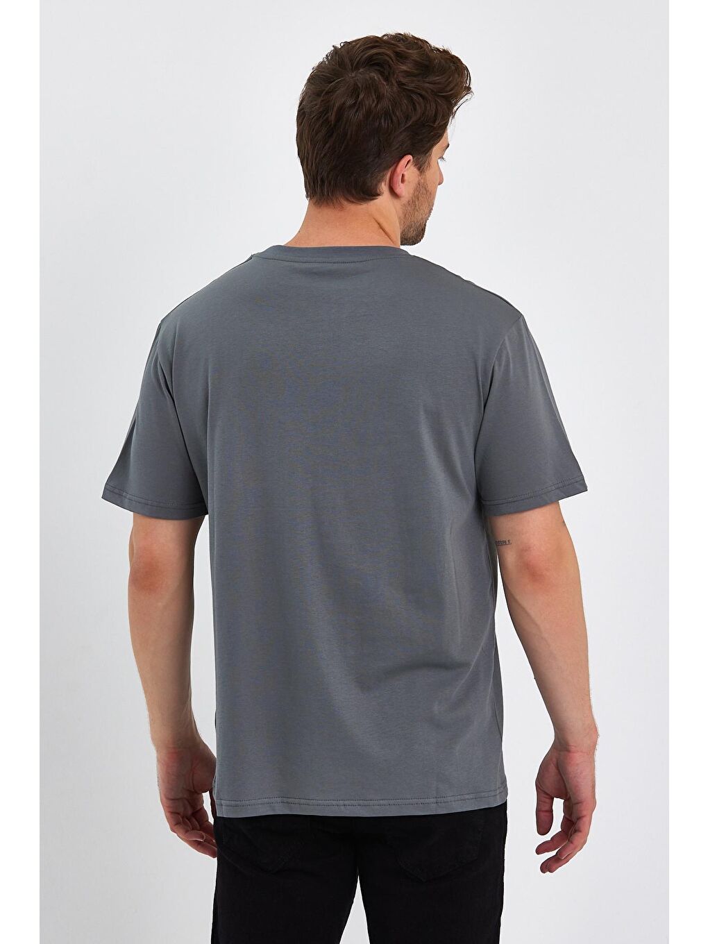 Antrasit Bisiklet Yaka Relax Fit Erkek Tişört-4