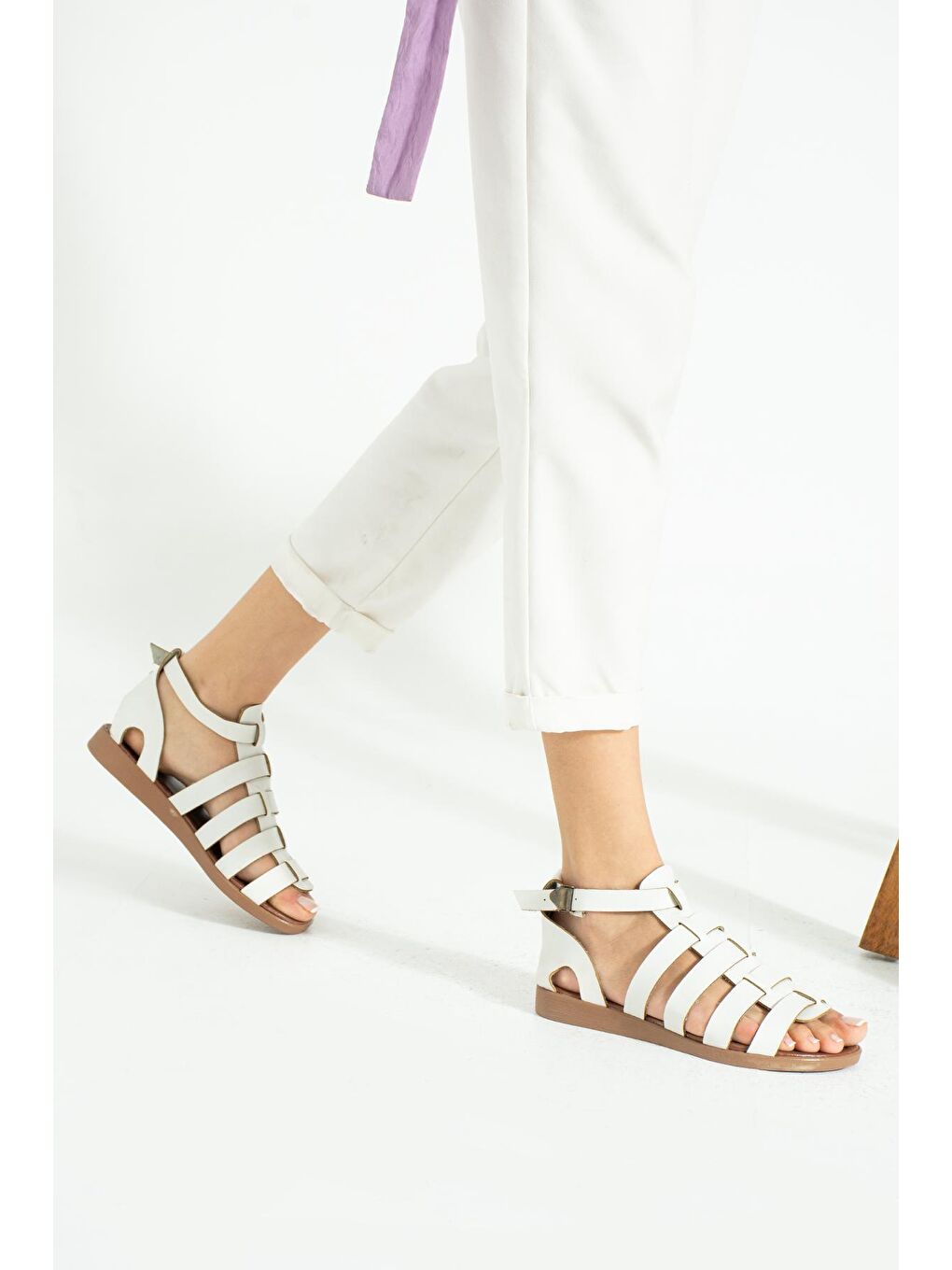 Beyaz Tokalı Önü Açık Gladyo Kadın Sandalet 51-810-23