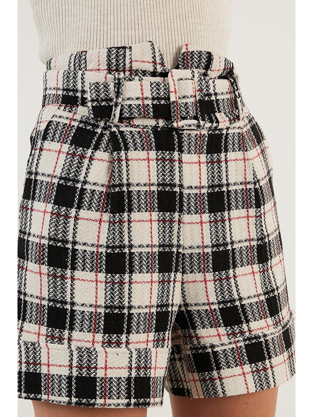 Siyah Ekoseli Kemerli Cepli Kışlık Tüvit Şort 6058326-4