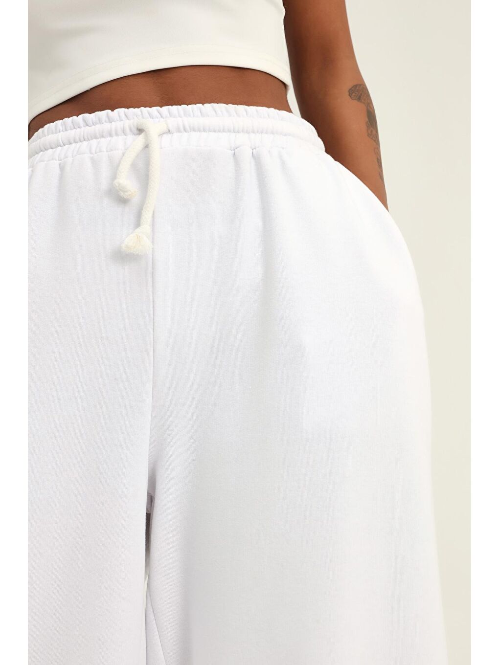 Beli Lastikli Bol Paça Eşofman Beyaz-3