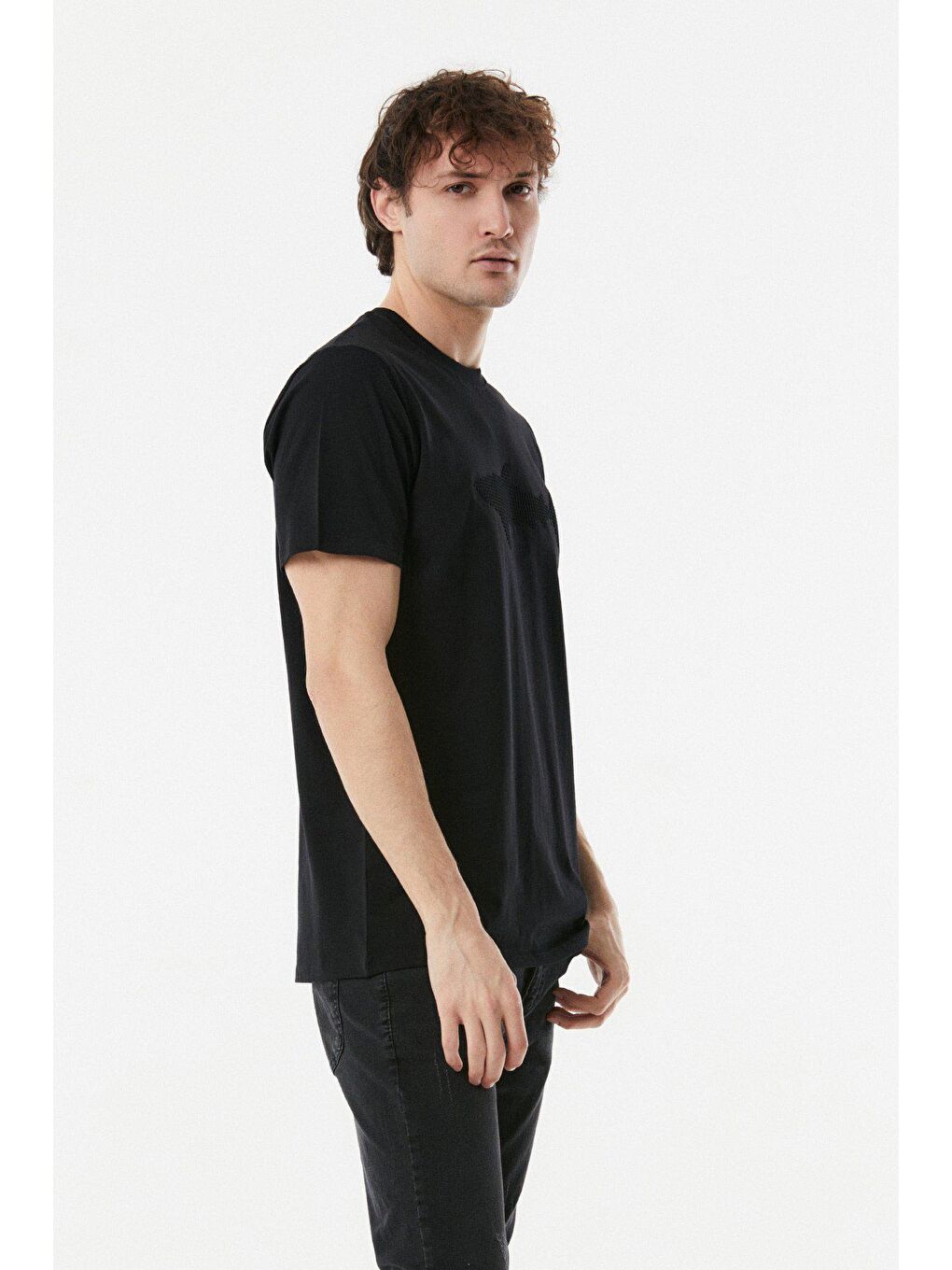 Siyah Balık Kabartmalı Bisiklet Yaka Tişört-3