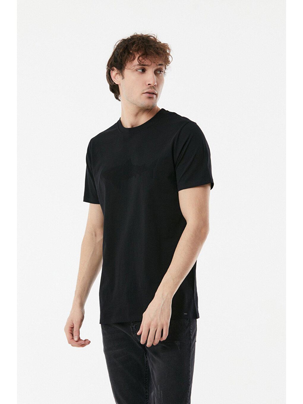 Siyah Balık Kabartmalı Bisiklet Yaka Tişört-4