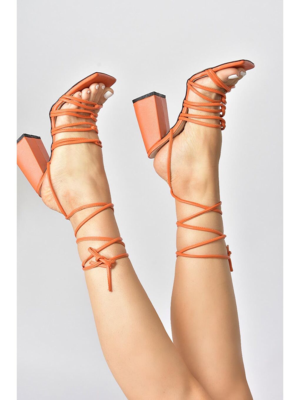 Turuncu Kalın Topuklu Bilekten Bağlamalı Kadın Ayakkabı M369544009-4
