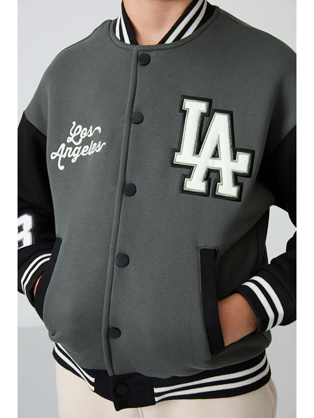 Haki Pamuklu Kalın İçi Tüylü Yumuşak Dokulu Standart Fit Nakışlı Erkek Çocuk Kolej Ceket - 11258-1