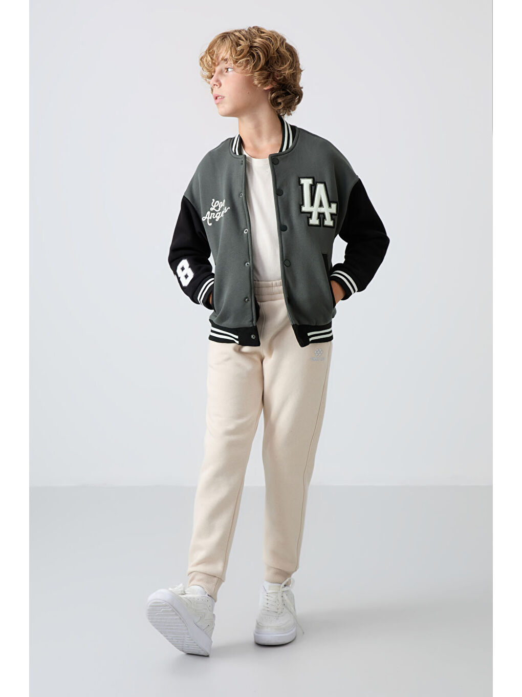 Haki Pamuklu Kalın İçi Tüylü Yumuşak Dokulu Standart Fit Nakışlı Erkek Çocuk Kolej Ceket - 11258-2