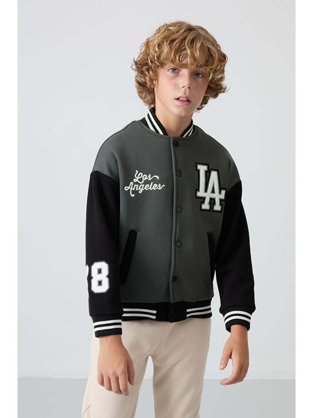 Haki Pamuklu Kalın İçi Tüylü Yumuşak Dokulu Standart Fit Nakışlı Erkek Çocuk Kolej Ceket - 11258-3