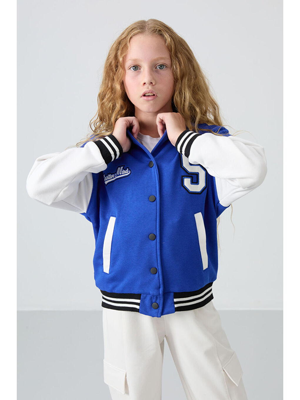 Gece Mavi Pamuklu İçi Tüylü Yumuşak Dokulu Standart Fit Nakışlı Kız Çocuk Kolej Ceket - 75163-1