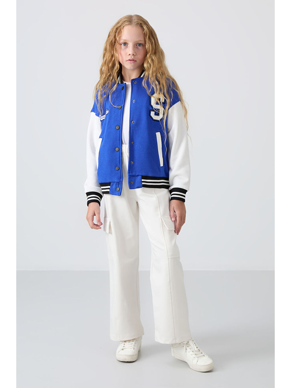 Gece Mavi Pamuklu İçi Tüylü Yumuşak Dokulu Standart Fit Nakışlı Kız Çocuk Kolej Ceket - 75163-4