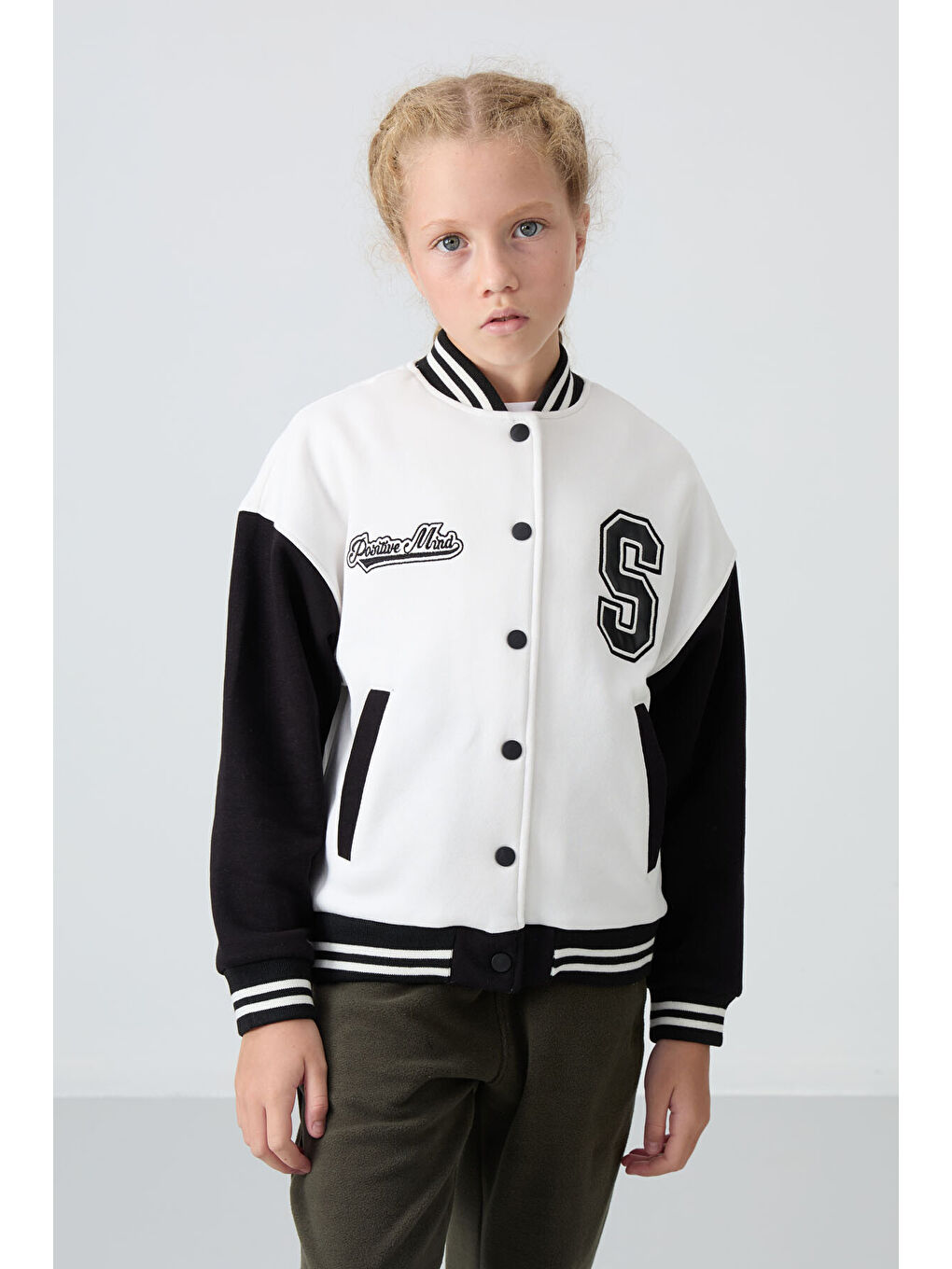 Ekru Pamuklu İçi Tüylü Yumuşak Dokulu Standart Fit Nakışlı Kız Çocuk Kolej Ceket - 75163-3