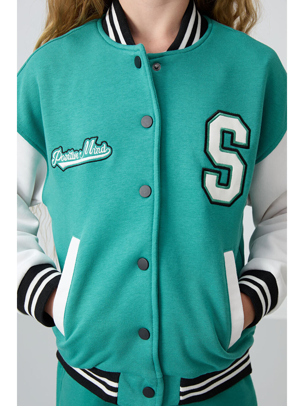 Deniz Yeşil Pamuklu İçi Tüylü Yumuşak Dokulu Standart Fit Nakışlı Kız Çocuk Kolej Ceket - 75163-3