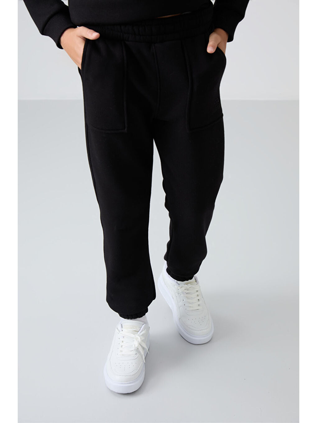 Siyah Pamuklu Kalın İçi Tüylü Yumuşak Dokulu Standart Fit Baskılı Erkek Çocuk Eşofman Takım - 11257-1