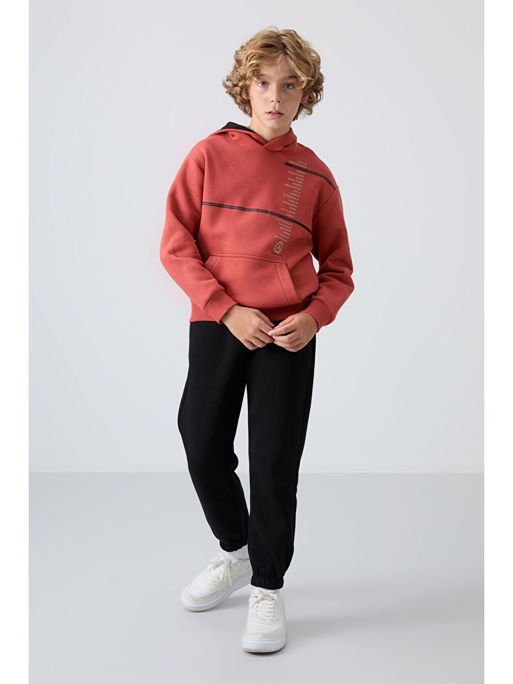 Kahverengi Kiremit Pamuklu Kalın İçi Tüylü Yumuşak Dokulu Standart Fit Baskılı Erkek Çocuk Sweatshirt - 11239-1