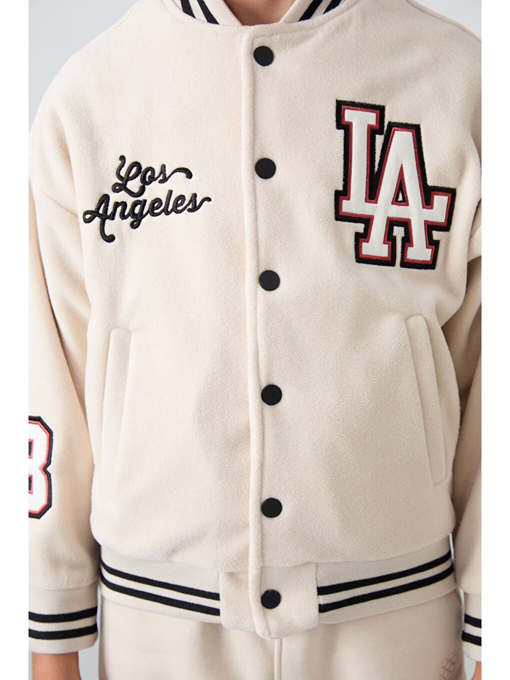 Bej Kalın Yumuşak Dokulu Standart Fit Nakışlı Polar Erkek Çocuk Kolej Ceket - 11227-3