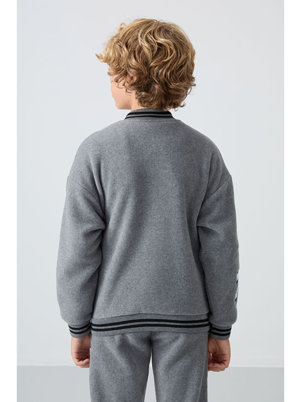 Gri Melanj Kalın Yumuşak Dokulu Standart Fit Nakışlı Polar Erkek Çocuk Kolej Ceket - 11227-4
