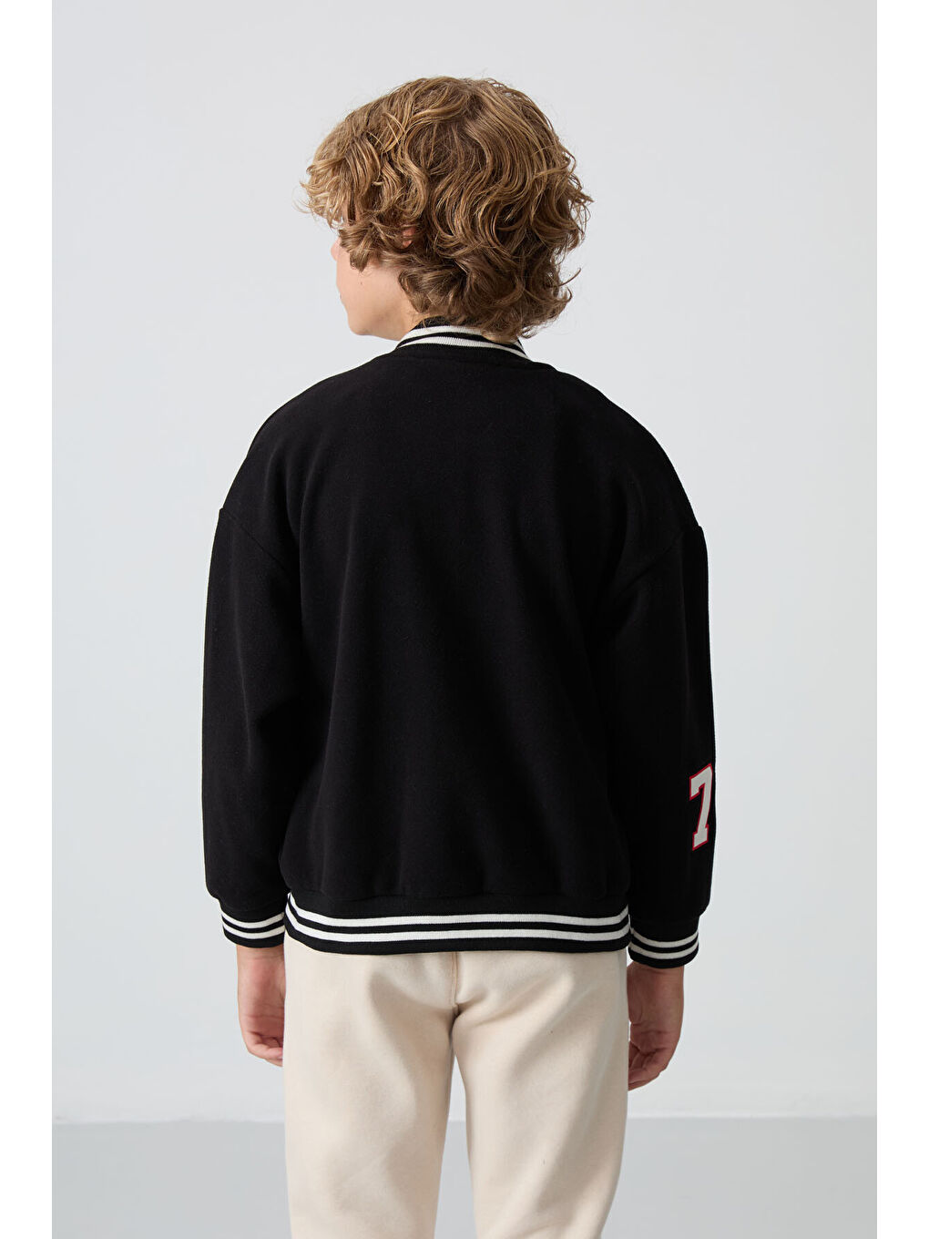 Siyah Kalın Yumuşak Dokulu Standart Fit Nakışlı Polar Erkek Çocuk Kolej Ceket - 11227-4