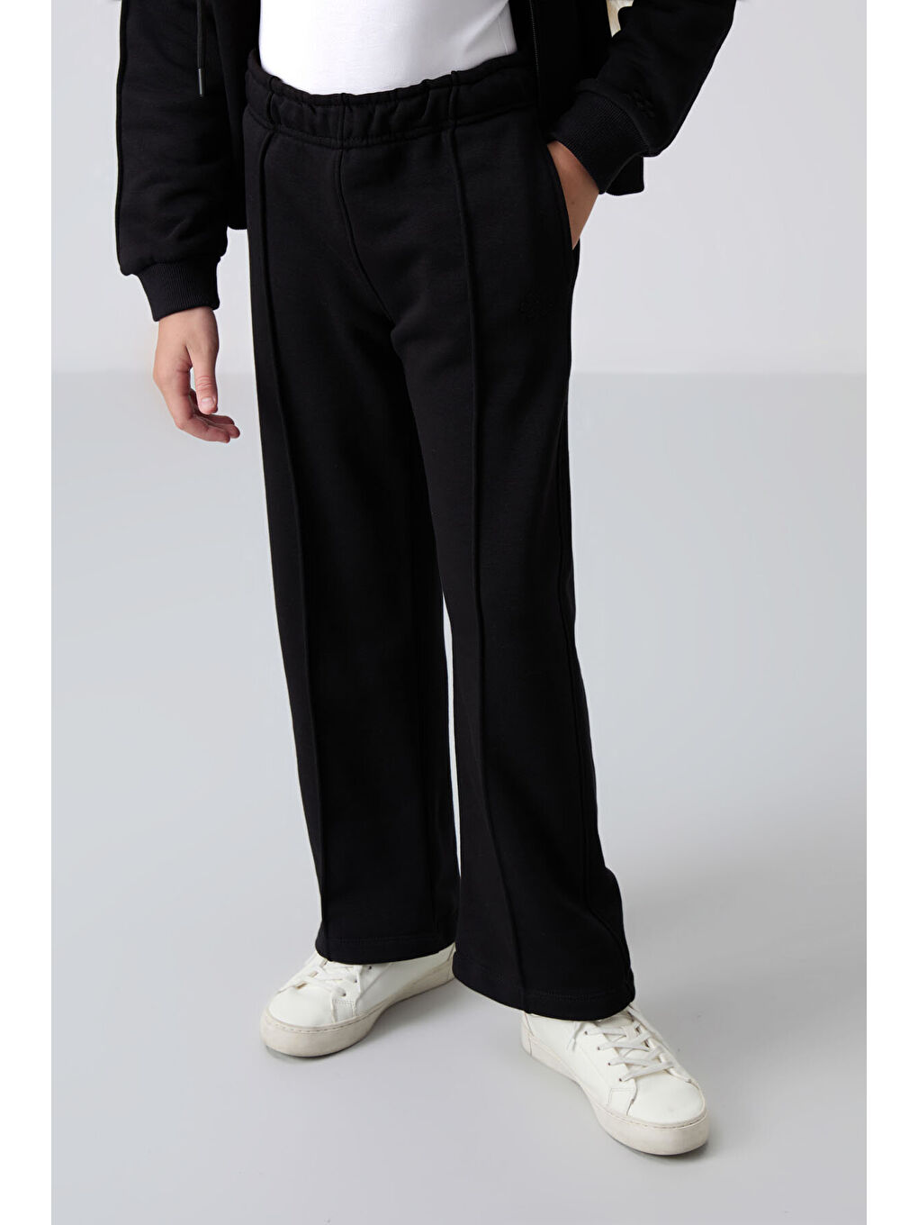 Siyah Pamuklu İçi Tüylü Yumuşak Dokulu Standart Fit Nakışlı Kız Çocuk Eşofman Takım - 75161-1