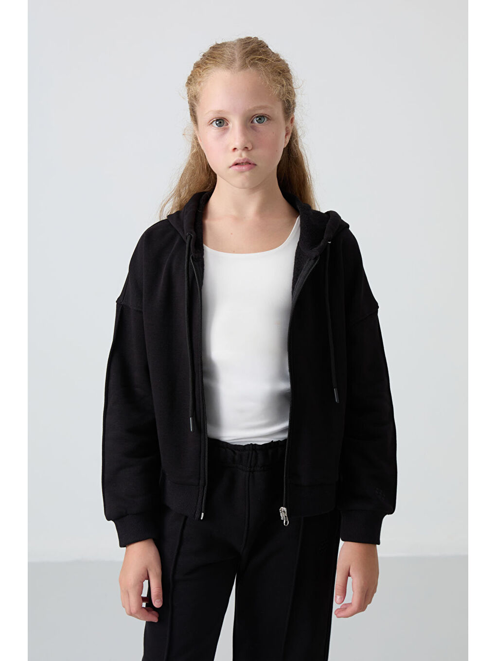 Siyah Pamuklu İçi Tüylü Yumuşak Dokulu Standart Fit Nakışlı Kız Çocuk Eşofman Takım - 75161-2