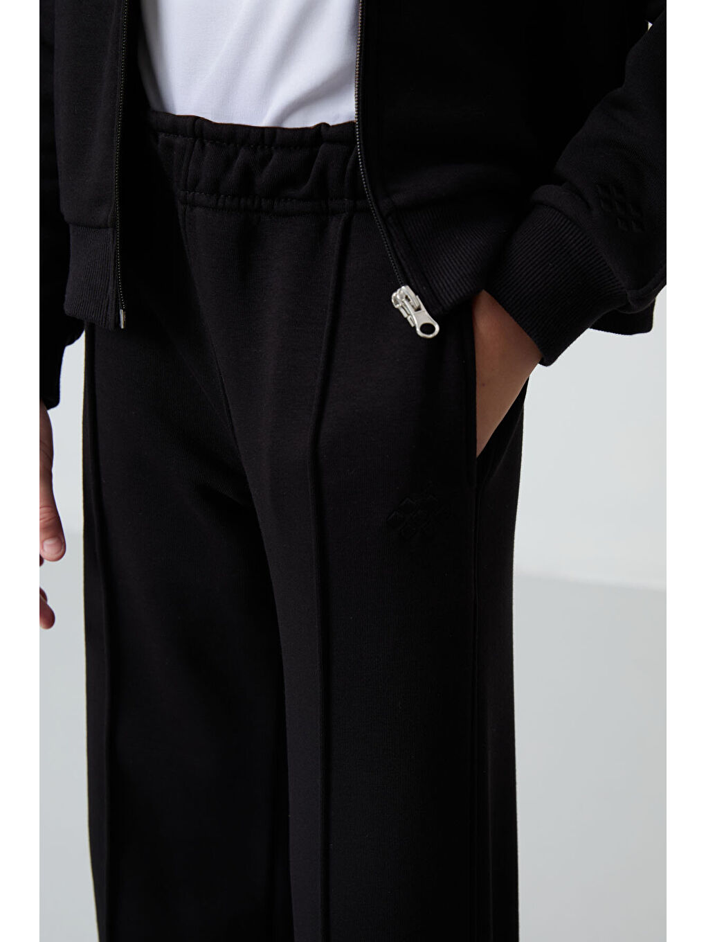 Siyah Pamuklu İçi Tüylü Yumuşak Dokulu Standart Fit Nakışlı Kız Çocuk Eşofman Takım - 75161-3