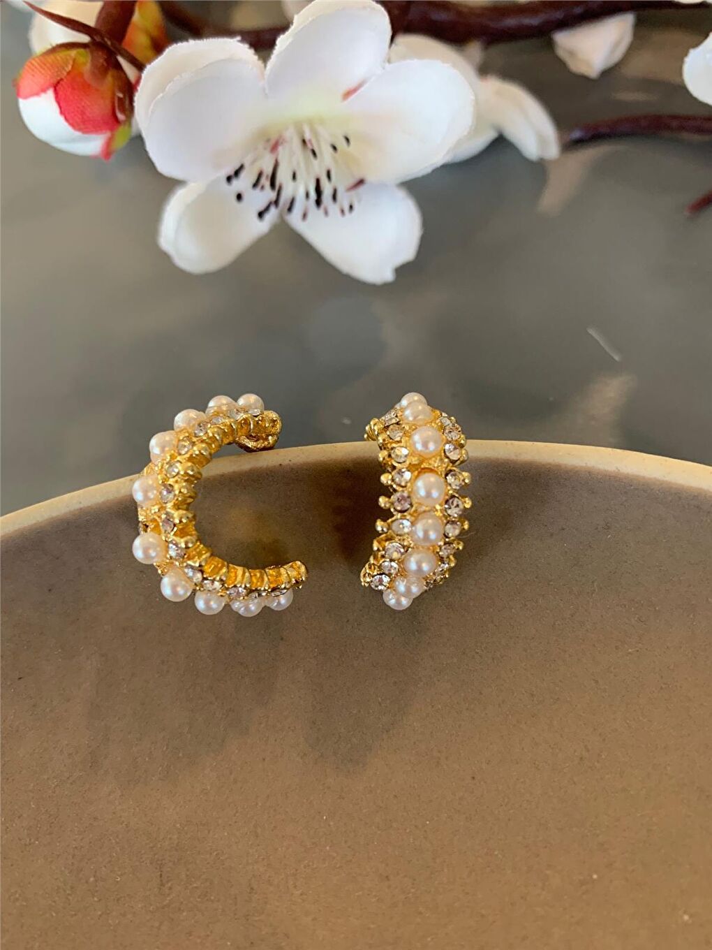 Karışık İncili Kristalli Halka Küpe