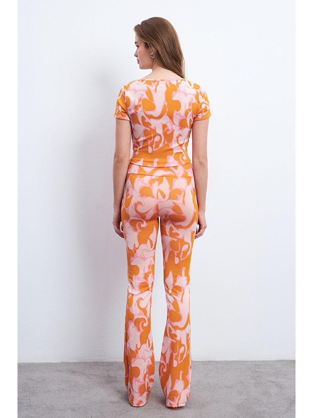 Kadın Turuncu Pembe Desenli Elastanlı Pantolonlu Kare Yaka Takım-5