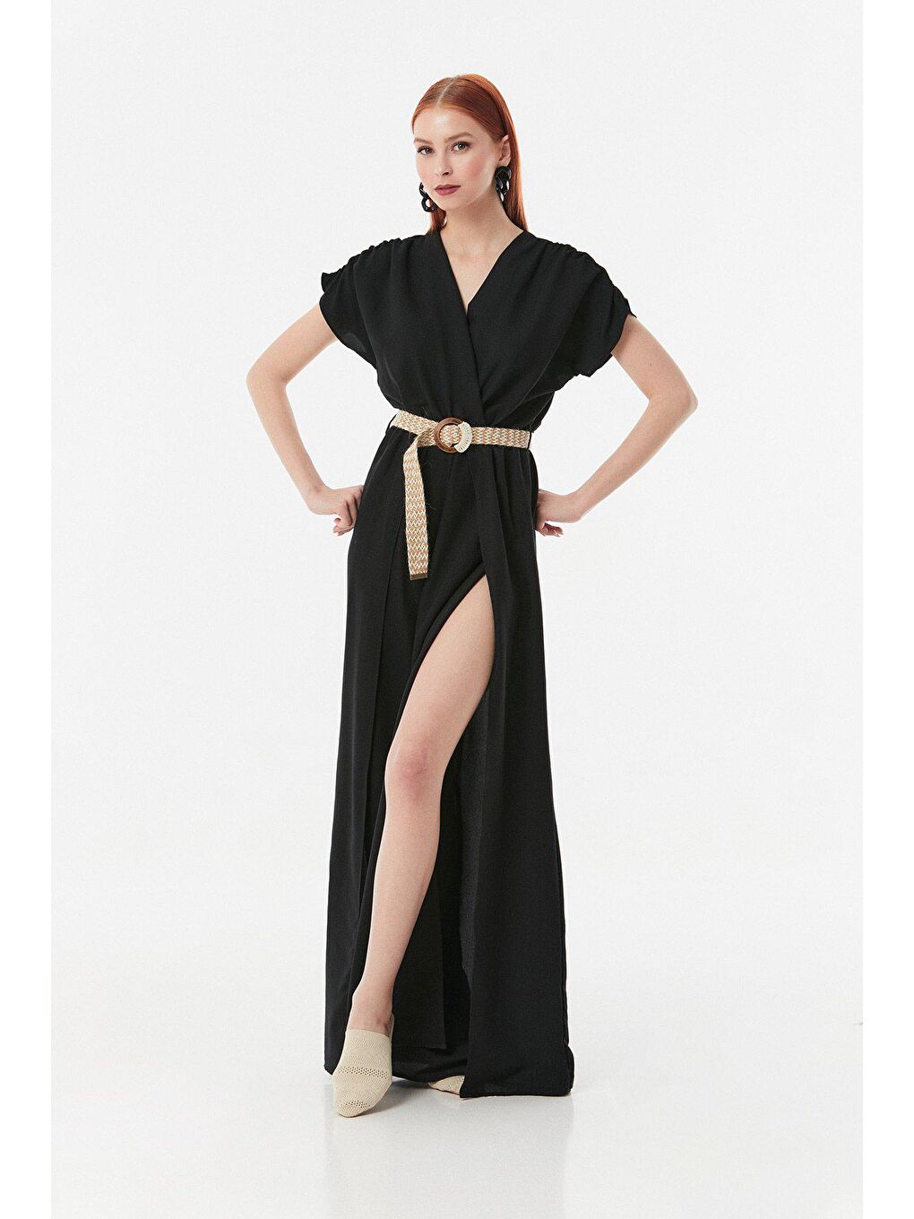 Siyah Kruvaze Yaka Kemer Detaylı Yırtmaçlı Tulum-1