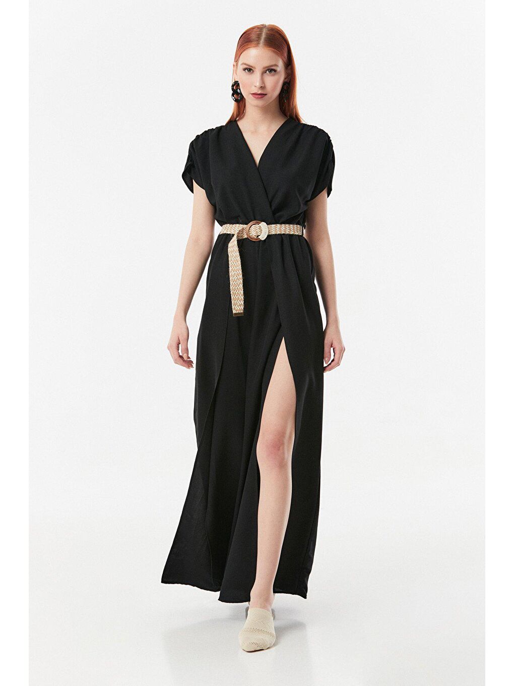 Siyah Kruvaze Yaka Kemer Detaylı Yırtmaçlı Tulum-3