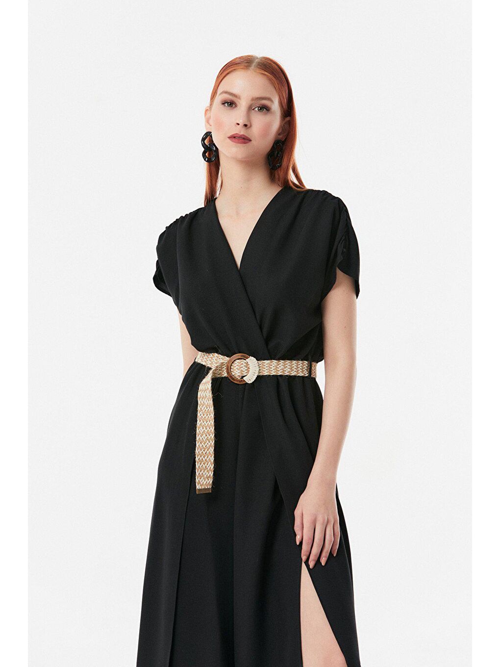 Siyah Kruvaze Yaka Kemer Detaylı Yırtmaçlı Tulum-4