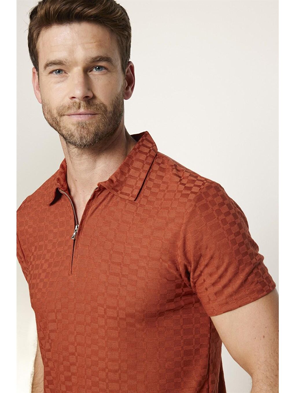 Kahverengi Erkek Slim Fit Dar Kesim Pamuk Fermuarlı Tarçın Renk Polo Yaka Tişört