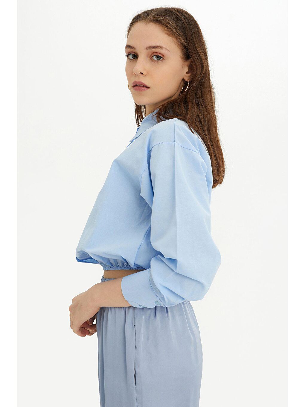 Açık Mavi Bağcık Detaylı Lastikli Kısa Gömlek-2