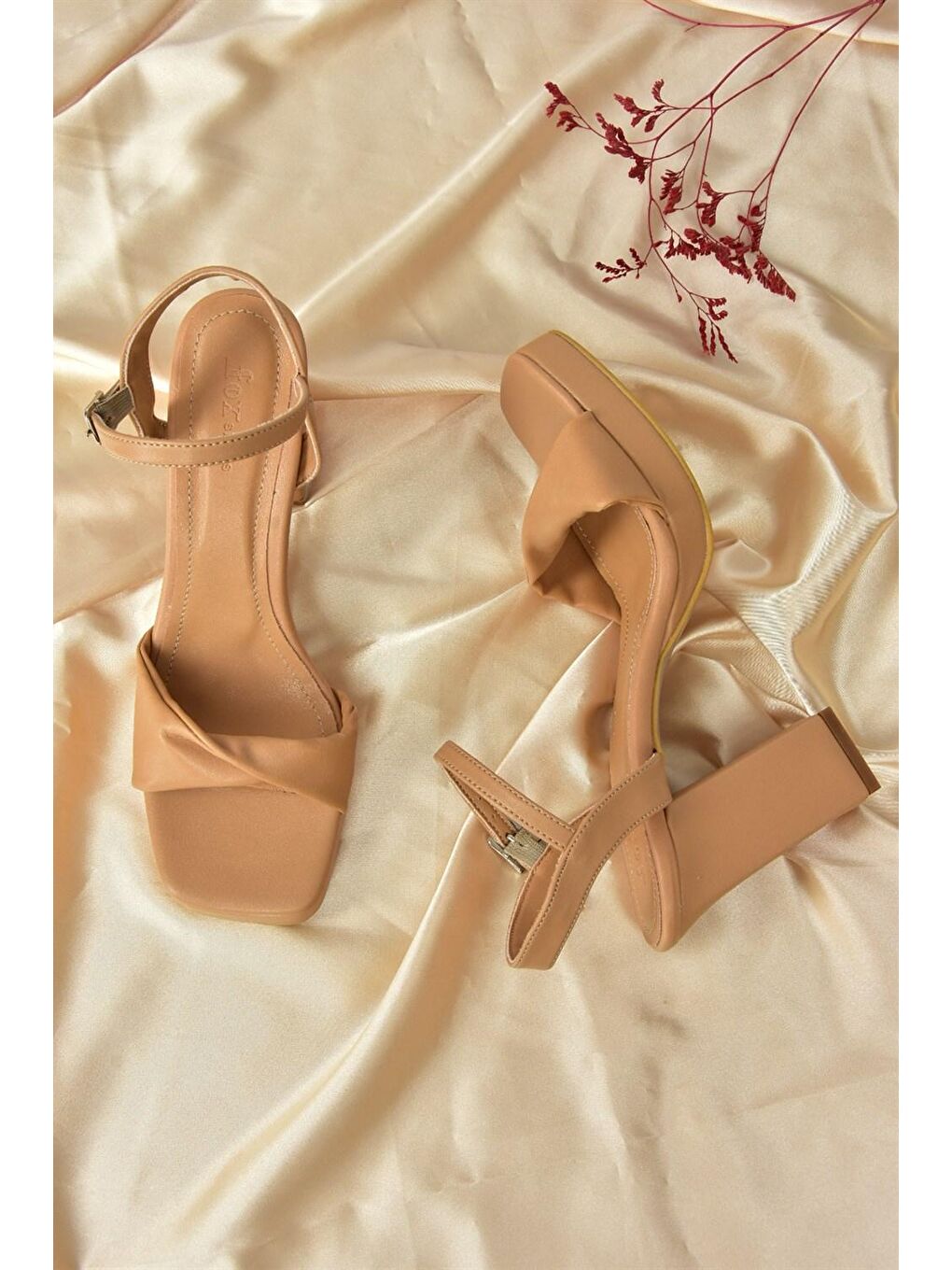 Bej Ten Kalın Platform Topuklu Kadın Ayakkabı M282061309