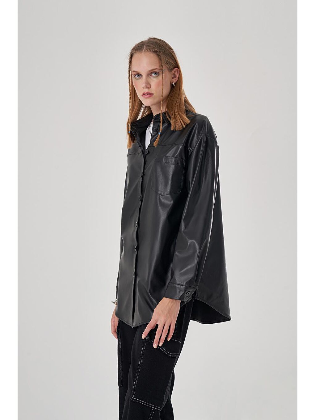 Deri Detaylı Renkli Siyah Gömlek-2