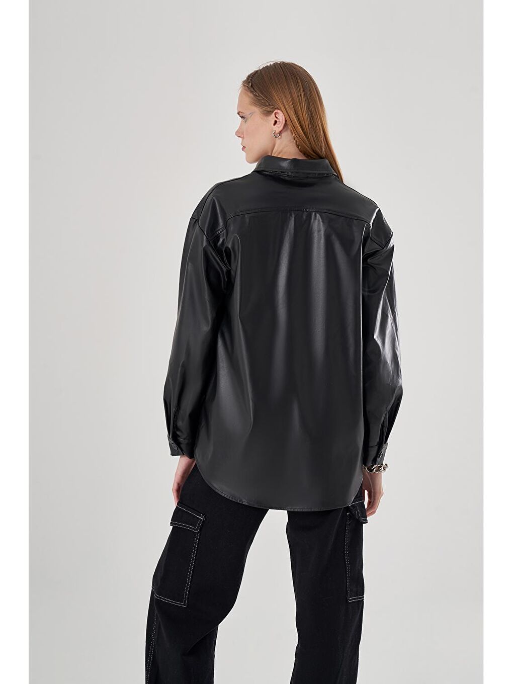 Deri Detaylı Renkli Siyah Gömlek-3