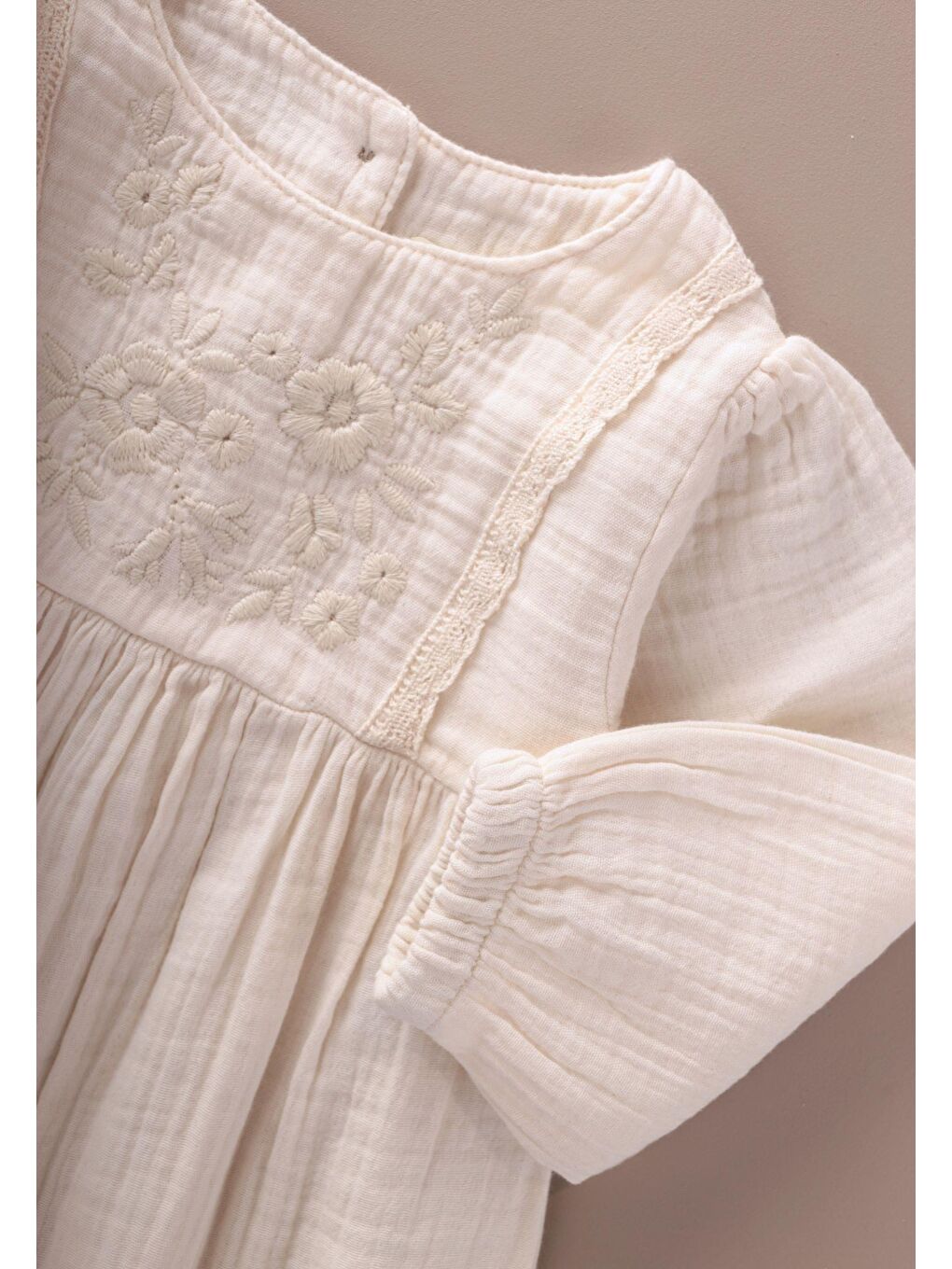 Ekru Kız Çocuk Nakışlı Müslin Elbise