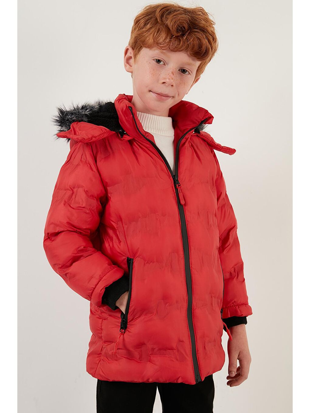 Kırmızı Yakası Suni Kürklü Çıkarılabilir Kapüşonlu Peluş Astarlı Mont 5760055-1