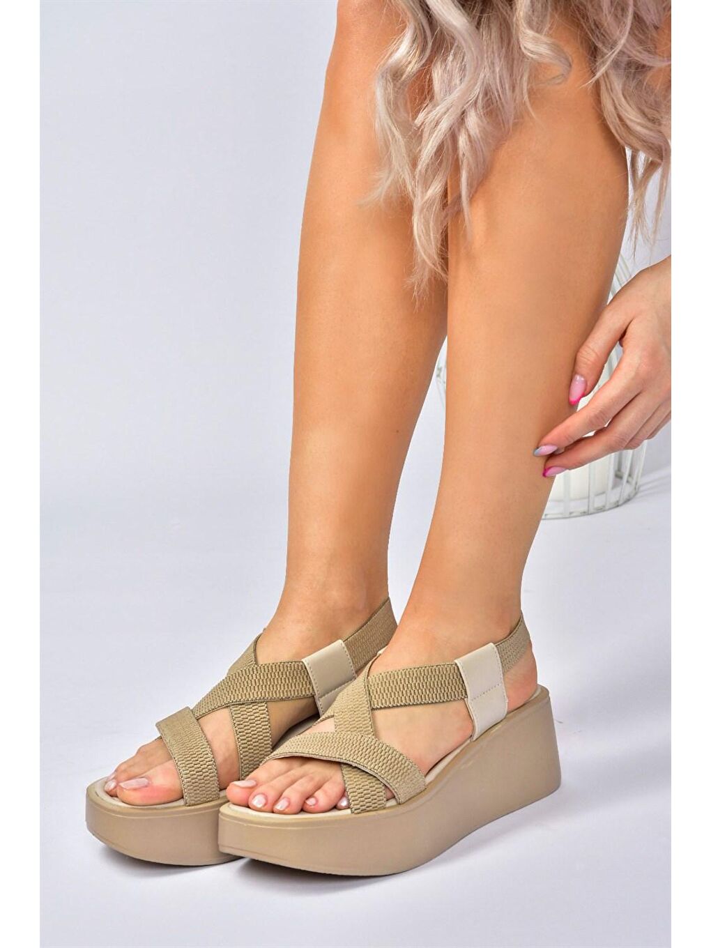 Bej Ten Kumaş Bantlı Kalın Tabanlı Sandalet M996180204-4
