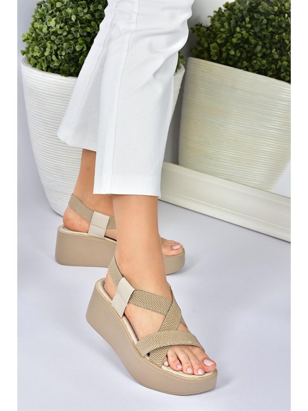 Bej Ten Kumaş Bantlı Kalın Tabanlı Sandalet M996180204-2