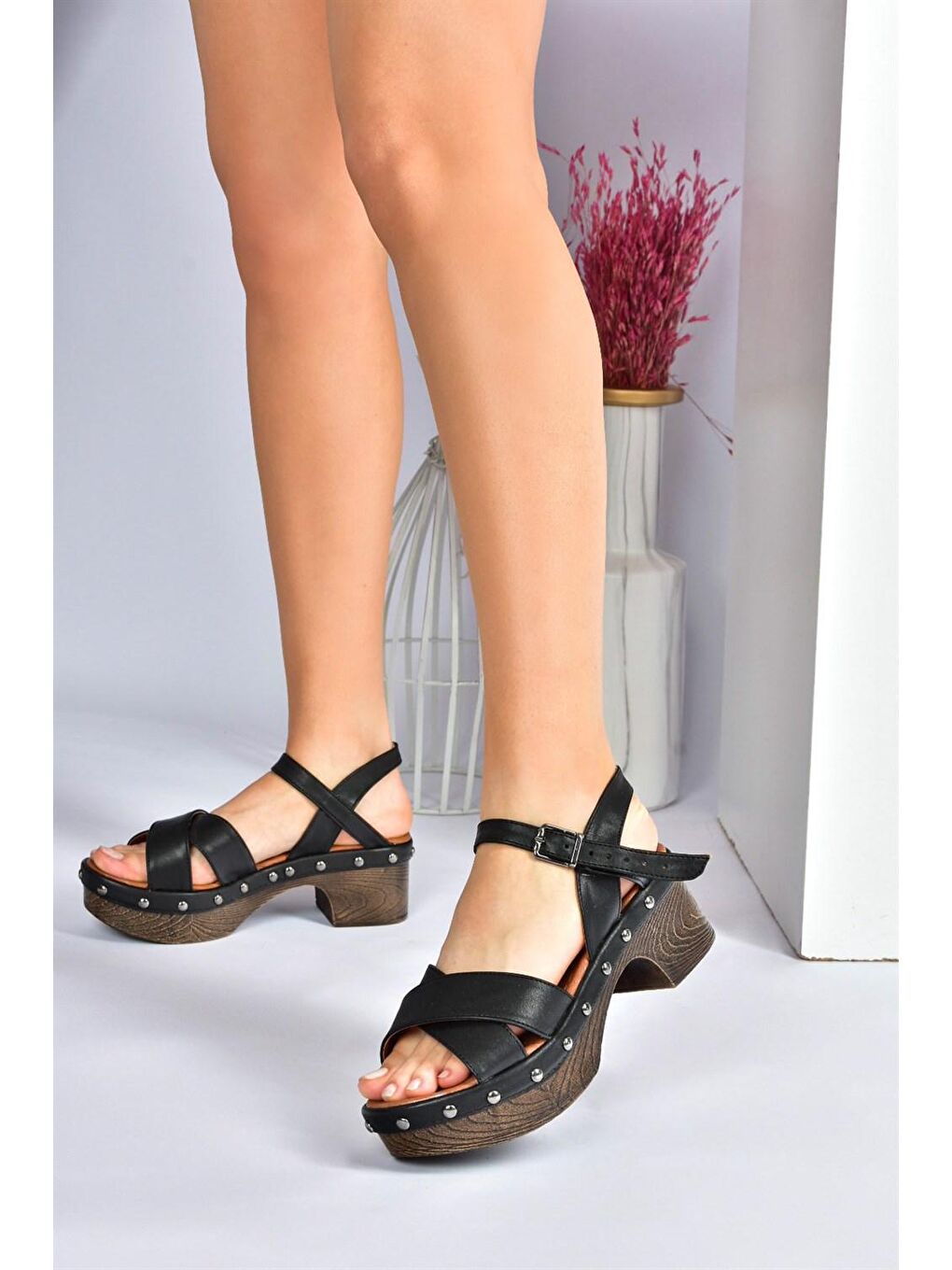 Siyah Kalın Tabanlı Kadın Sandalet M996302009-3