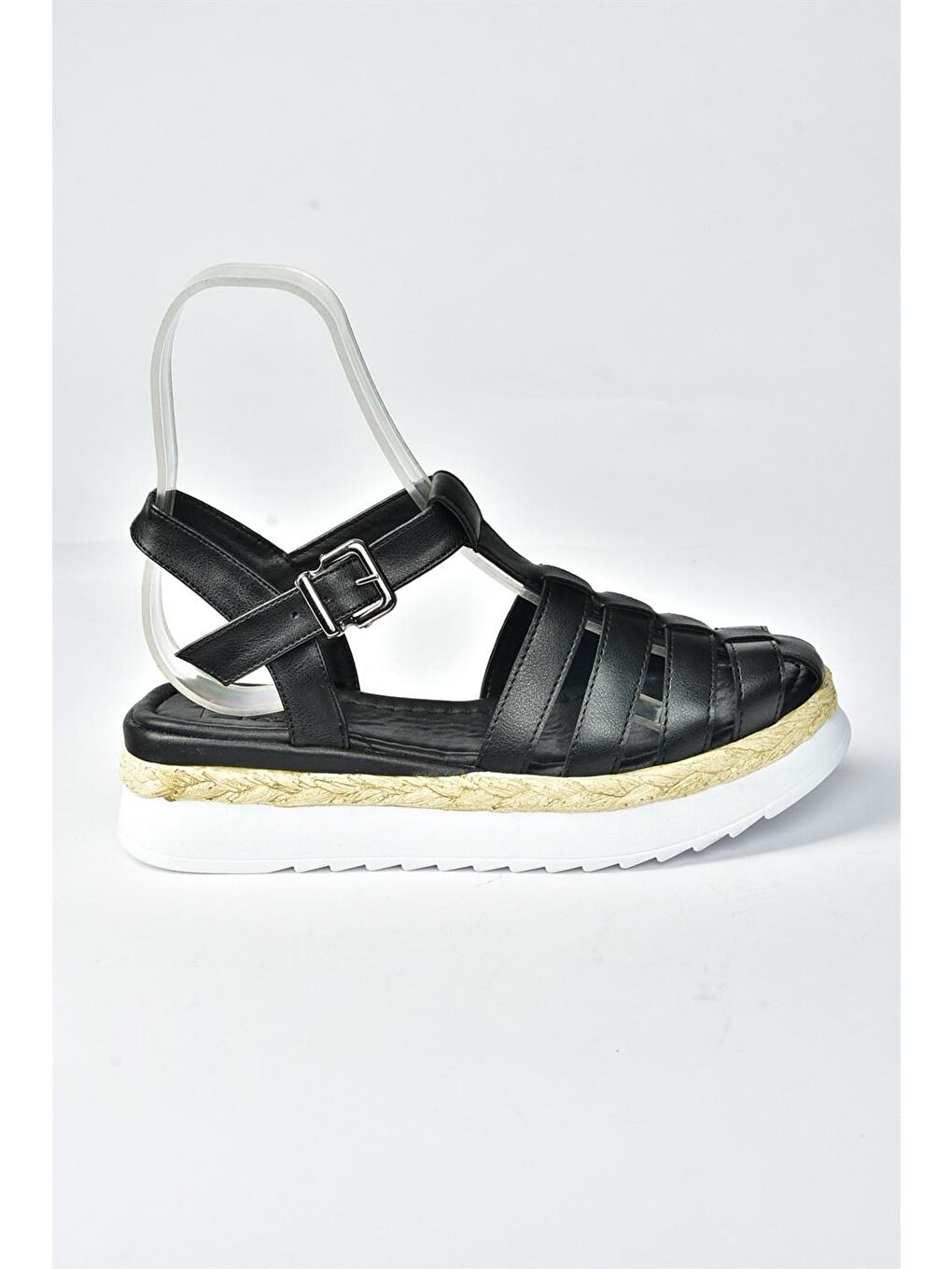 Siyah Kalın Tabanlı Kafes Model Kadın Sandalet M996140409-4