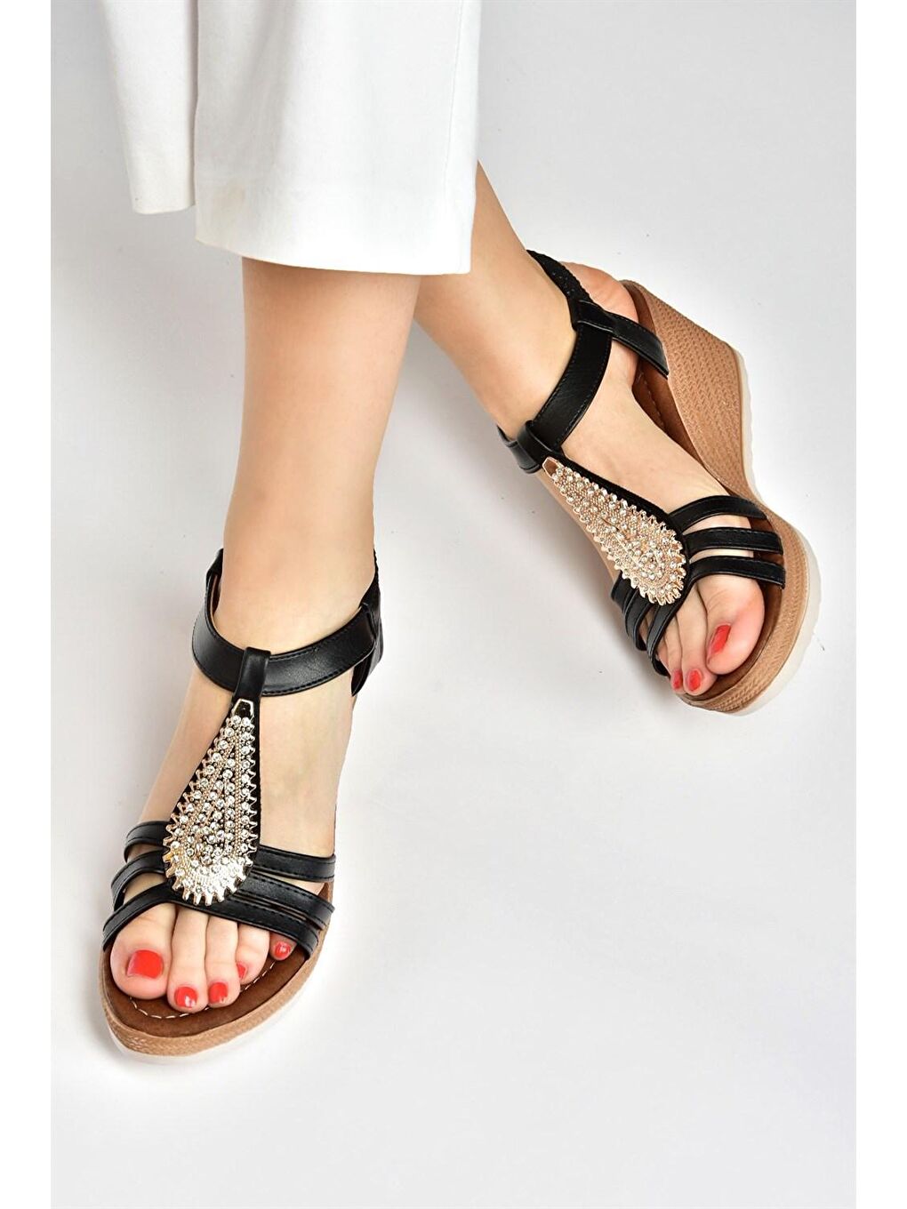 Siyah Taşlı Dolgu Topuklu Günlük Kadın Sandalet M258316109