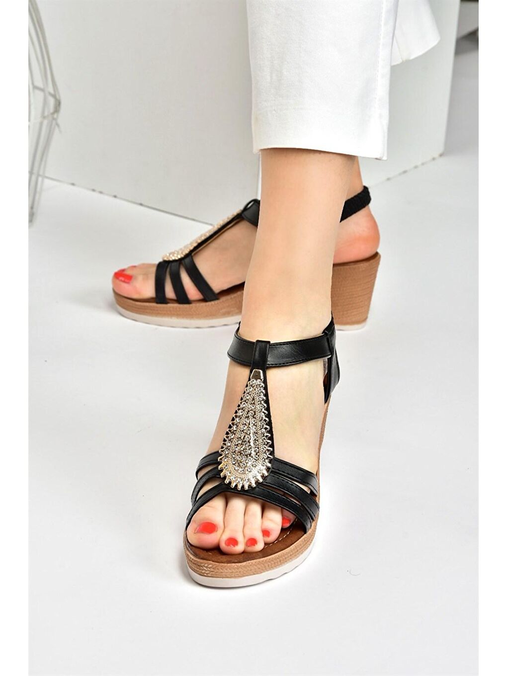 Siyah Taşlı Dolgu Topuklu Günlük Kadın Sandalet M258316109-3