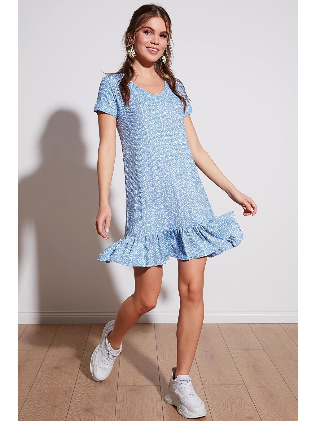 Mavi Çiçekli Yuvarlak Yaka Fırfır Detaylı Mini Elbise 5863677