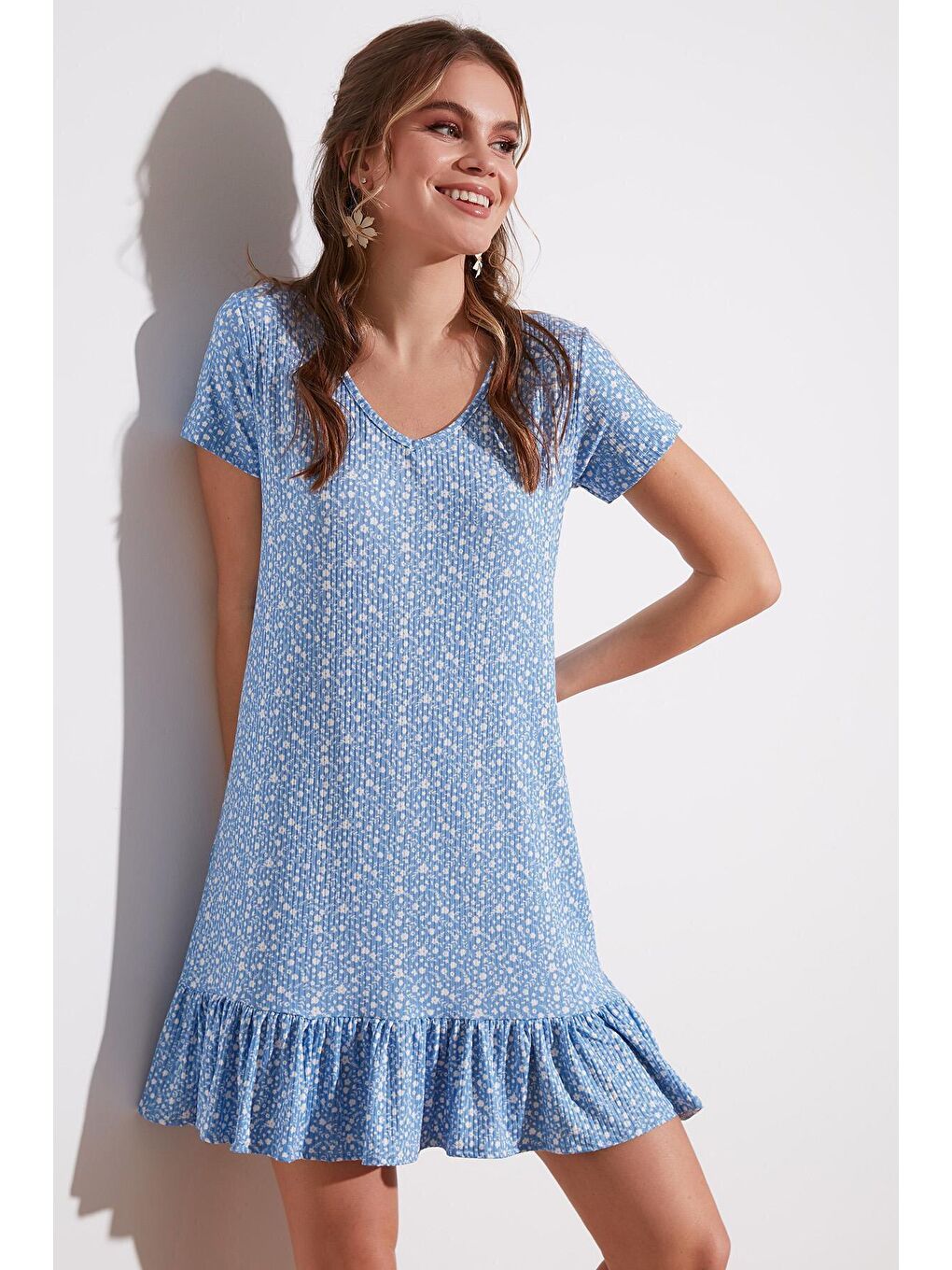 Mavi Çiçekli Yuvarlak Yaka Fırfır Detaylı Mini Elbise 5863677-1