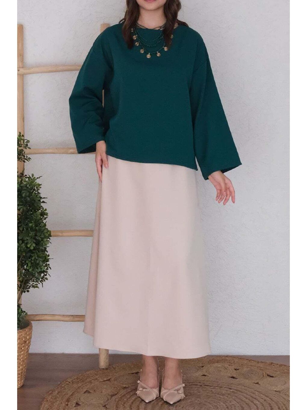 Zümrüt Yeşili Krep Bluz & Krem Krep Kloş Etek Takım-6