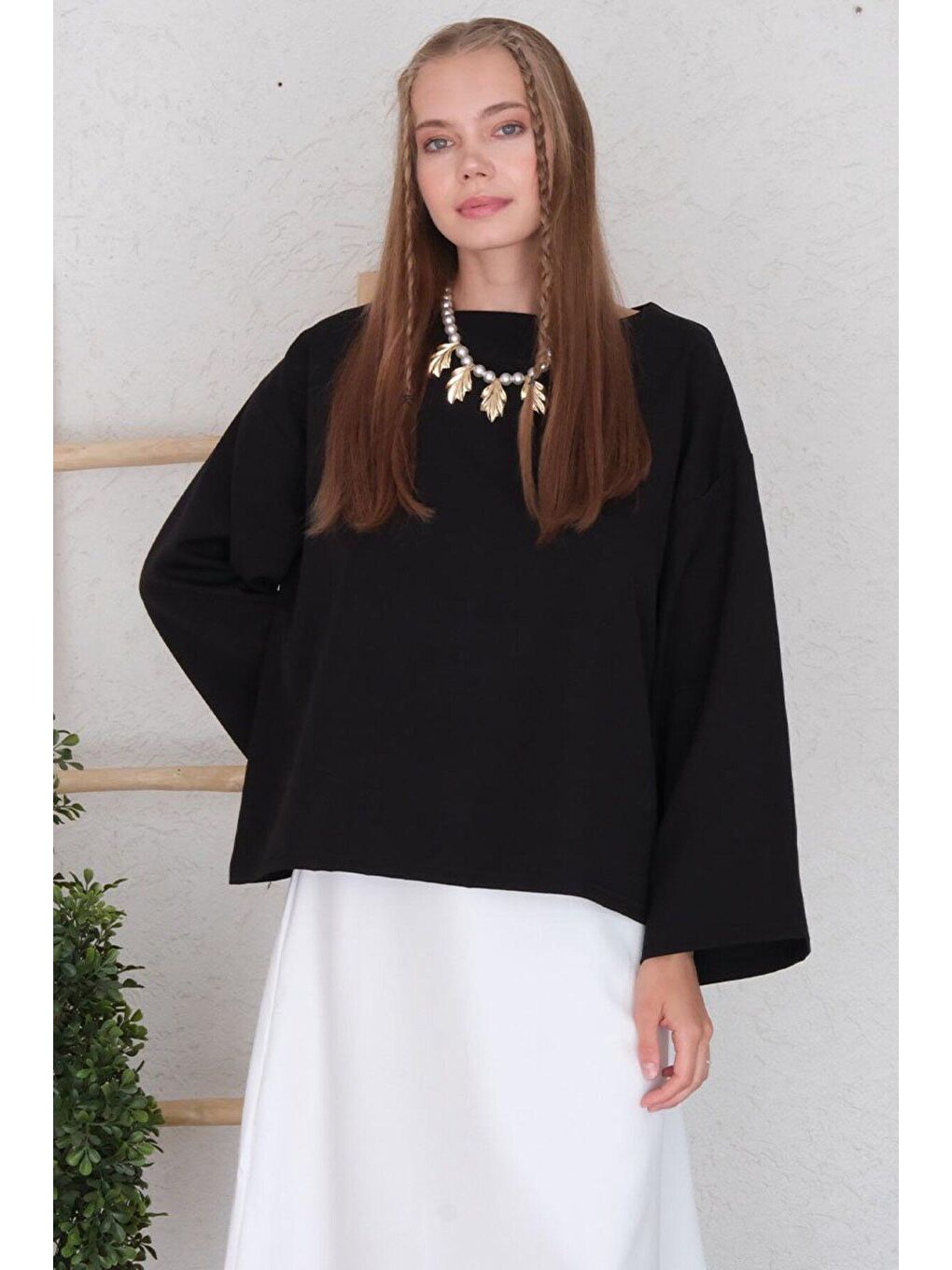 Siyah Krep Bluz & Beyaz Krep Kloş Etek Takım-4