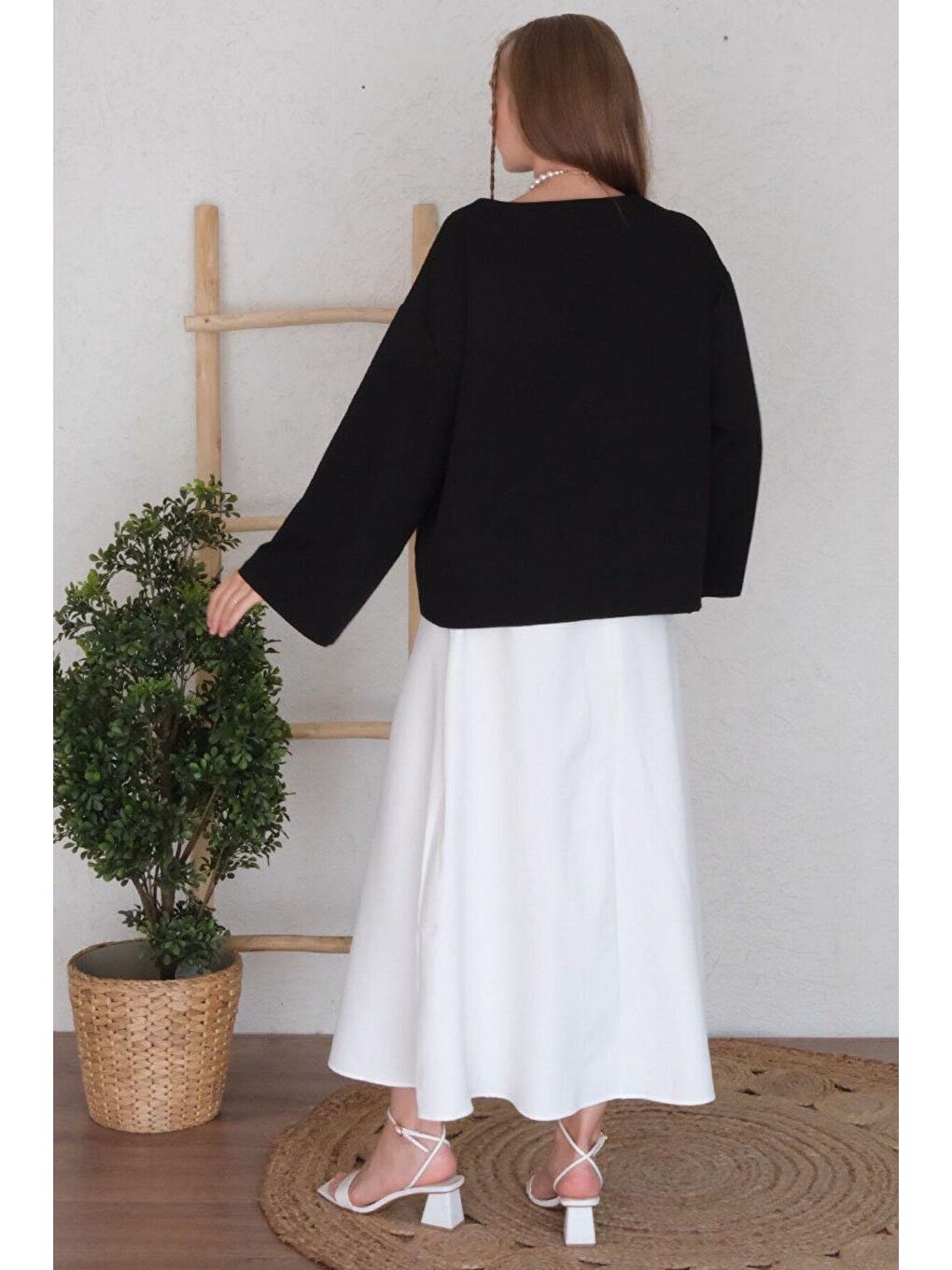 Siyah Krep Bluz & Beyaz Krep Kloş Etek Takım-7