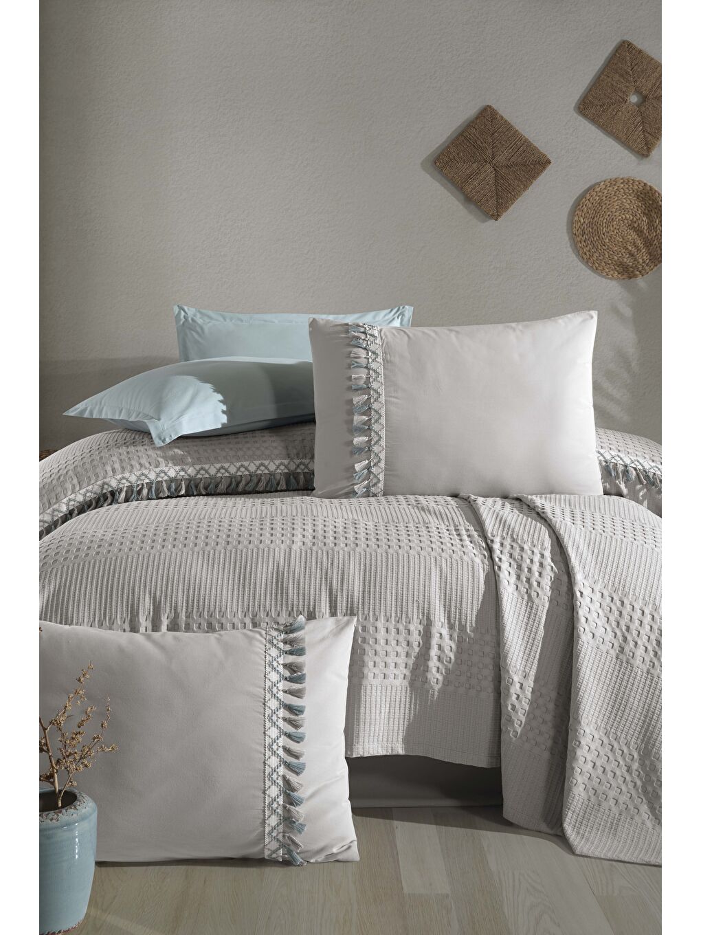 Butik Tek Kişilik Püsküllü Pike Takımı Bohamline Açık Gri