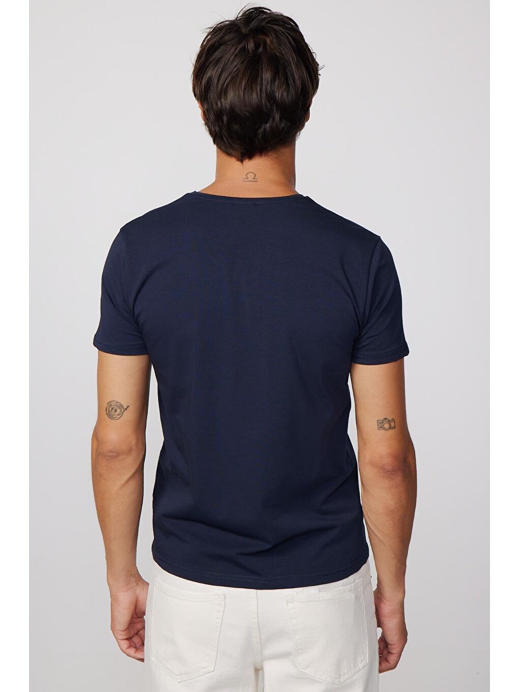 Lacivert Slim Fit V Yaka Düz Basıc Kısa Kol Tişört-4