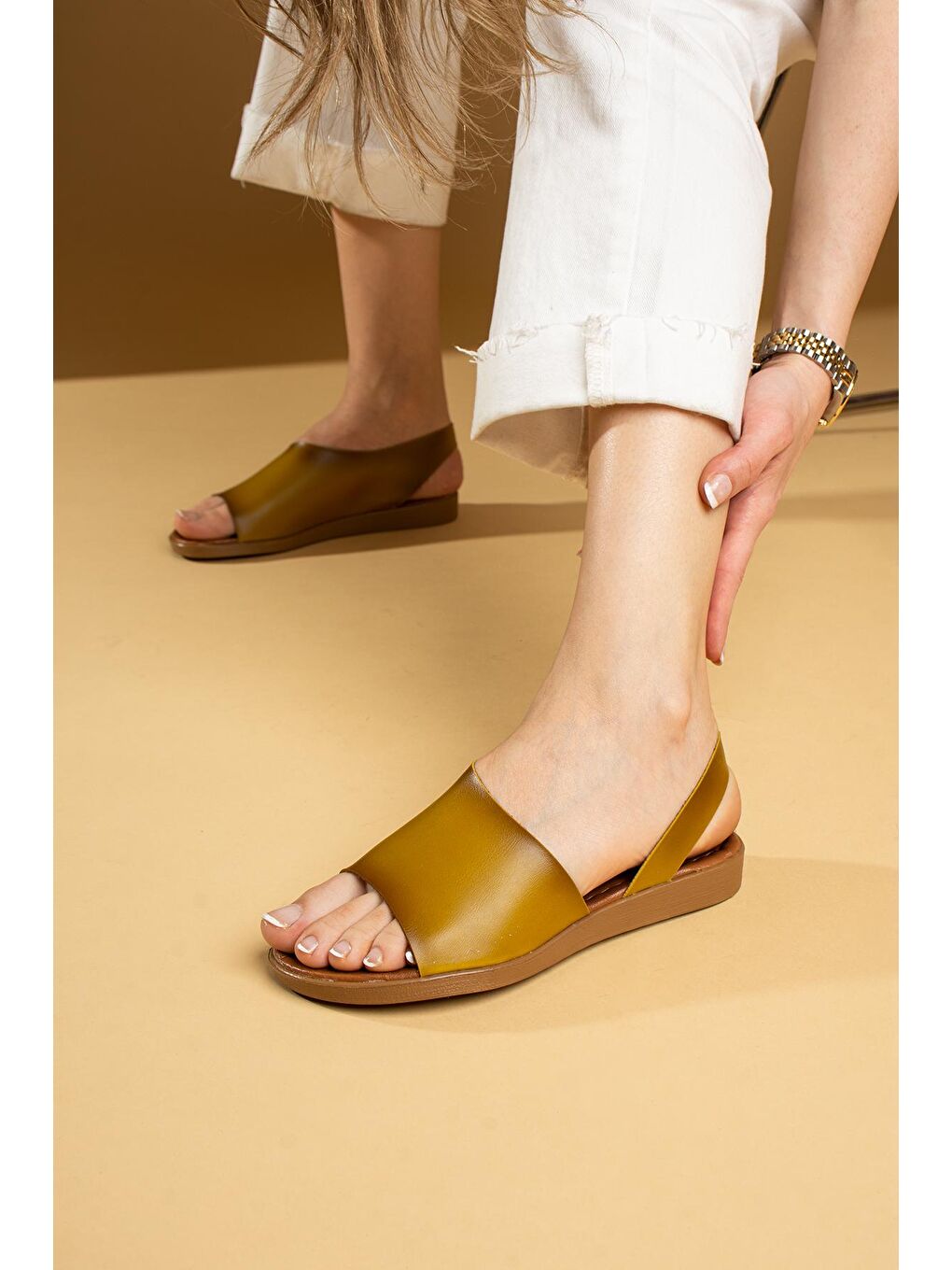 Sarı Kalın Bantlı Bilekte Tokalı Bodrum Kadın Sandalet 51-505-23-2