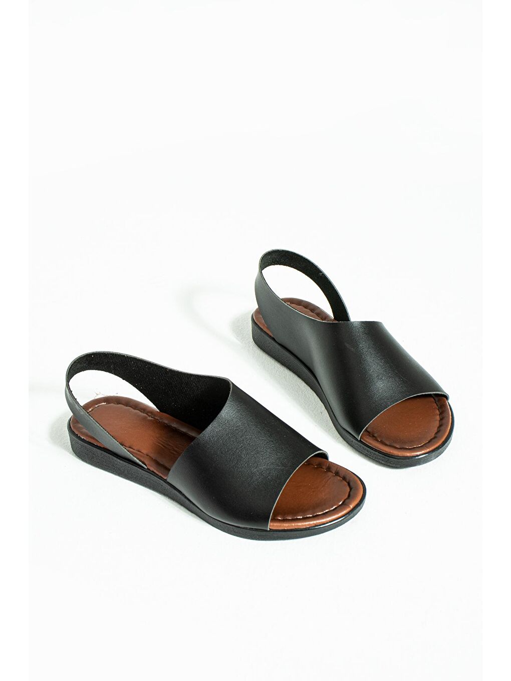 Siyah Kalın Bantlı Bilekte Tokalı Bodrum Kadın Sandalet 51-505-23-3