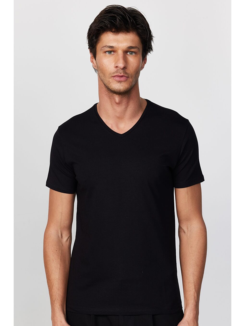 TUDORS Siyah Slim Fit V Yaka Düz Basıc Kısa Kol Tişört - 2